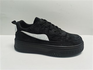 รองเท้าผ้าใบแพลตฟอร์ม