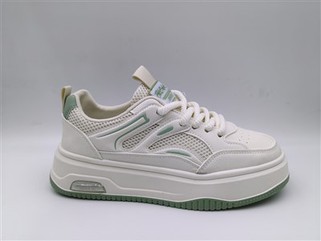 รองเท้าผ้าใบสตรี